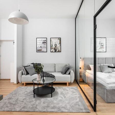Modern Centrally Located Apartments - By Upstairs Krakkó Kültér fotó