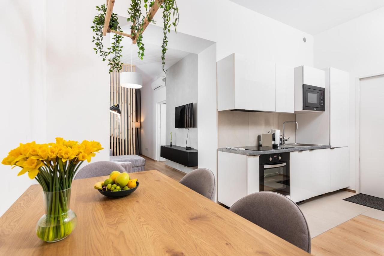 Modern Centrally Located Apartments - By Upstairs Krakkó Kültér fotó